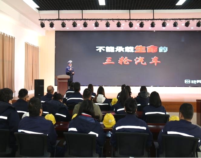 乌拉特后旗交警大队走进pp电子资源开展交通清静宣传运动_pp电子（官网）