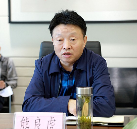 熊良虎在听取水环境公司专题汇报时强调：咬定指标、坚定信心，以决战决胜姿势完玉成年经营工作