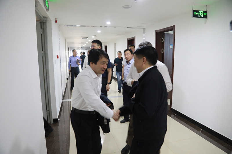 熊良虎拜会榆林市委副书记张成功、市人大常委会副主任孙守洋 熊良虎拜会榆林市委副书记张成功、市人大常委会副主任孙守洋