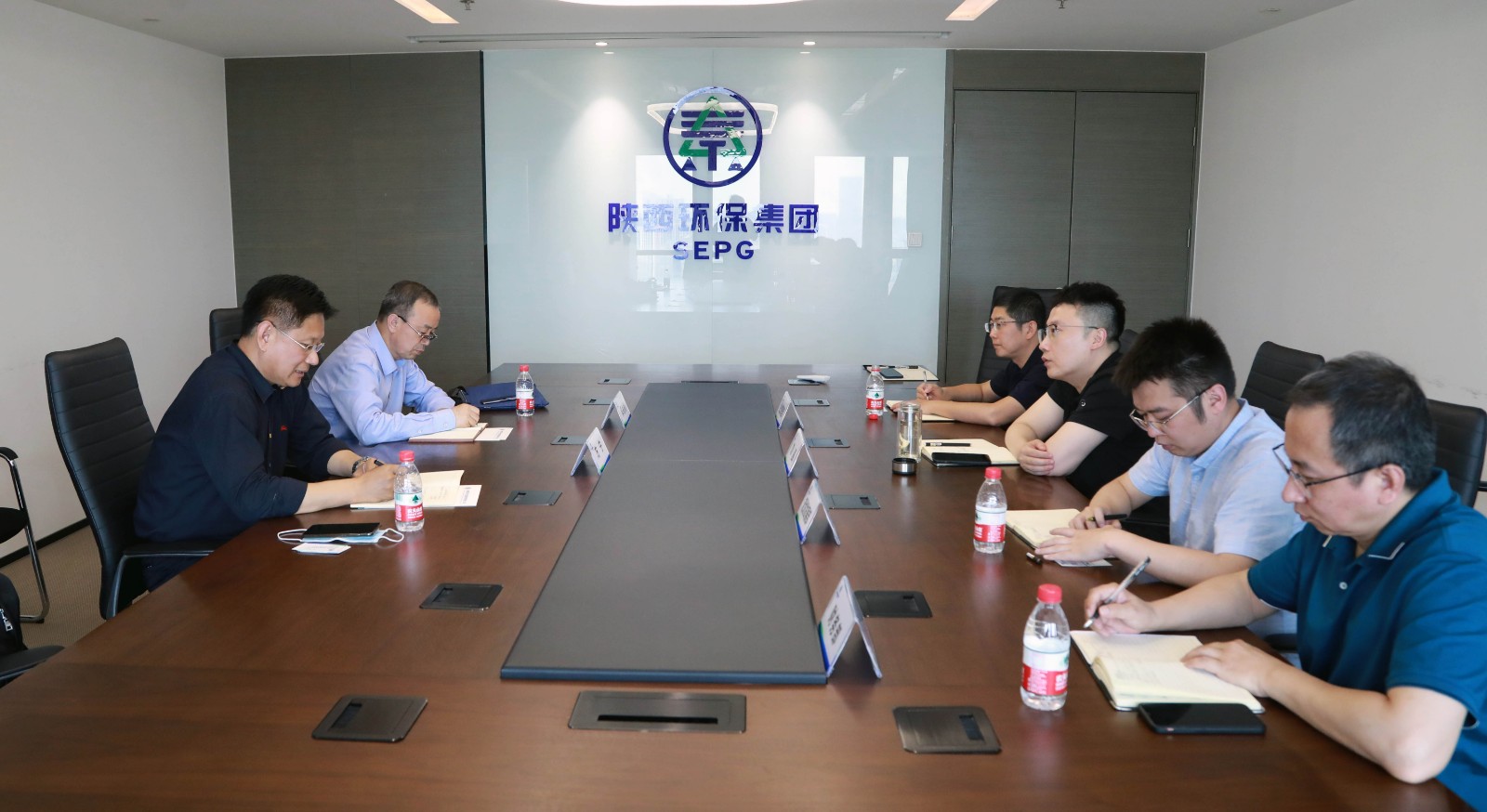 陕西沙巴集团与山东山大华特科技股份公司互换座谈 陕西沙巴集团与山东山大华特科技股份公司互换座谈
