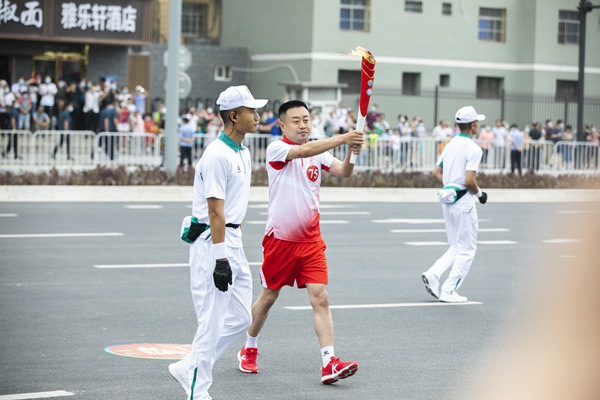 高慢!陕西沙巴集团职工王玮参加十四运会火炬传递! 高慢!陕西沙巴集团职工王玮参加十四运会火炬传递!