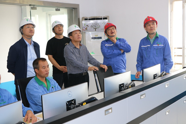 顾峰到三秦沙巴股份公司下属省危废措置中心查抄领导工作 顾峰到三秦沙巴股份公司下属省危废措置中心查抄领导工作