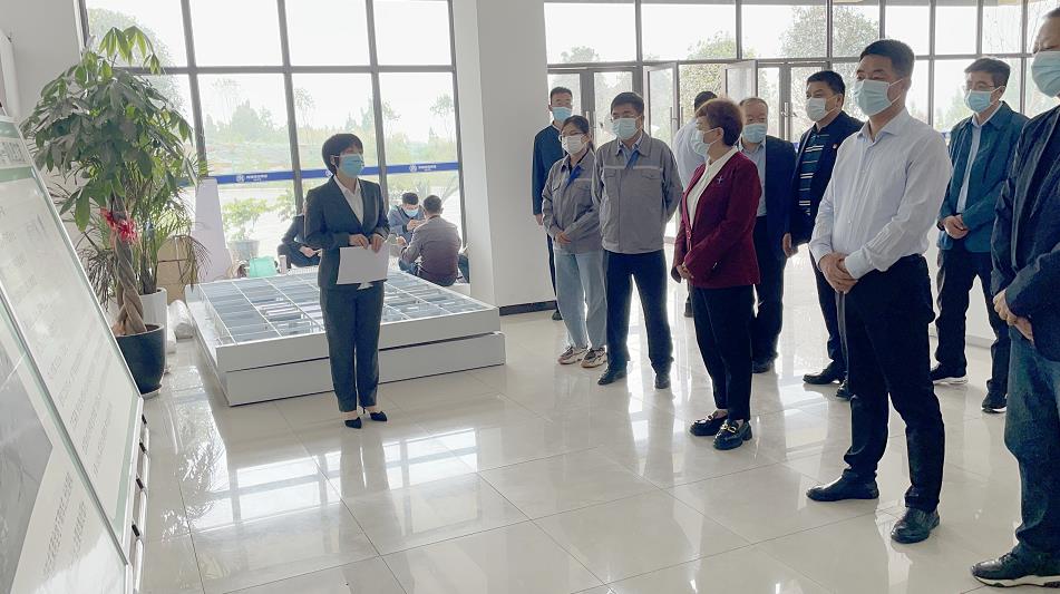 西安市人大常委会环境；し刹槌诙查抄组到水环境公司白鹿原水生态中心调研