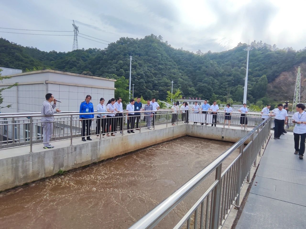 水环境商南公司结合商洛市生态环境局商南县分局发展沙巴设施向公家盛开活动 水环境商南公司结合商洛市生态环境局商南县分局发展沙巴设施向公家盛开活动
