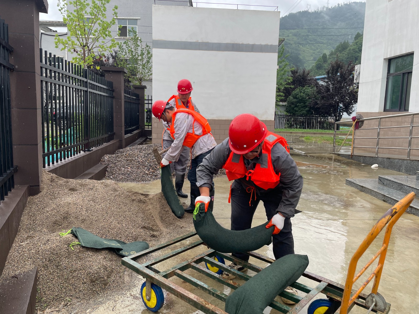 水环境公司:绝不松弛强担任 守牢防汛安全线 水环境公司:绝不松弛强担任 守牢防汛安全线