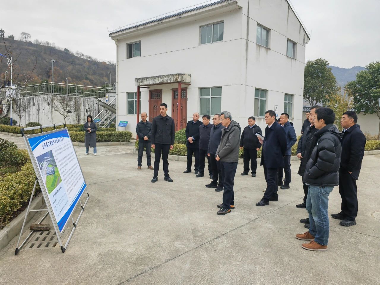 国度发展鼎新委区域司副司长刘强到水环境公司法官镇污水处置厂调研领导 国度发展鼎新委区域司副司长刘强到水环境公司法官镇污水处置厂调研领导