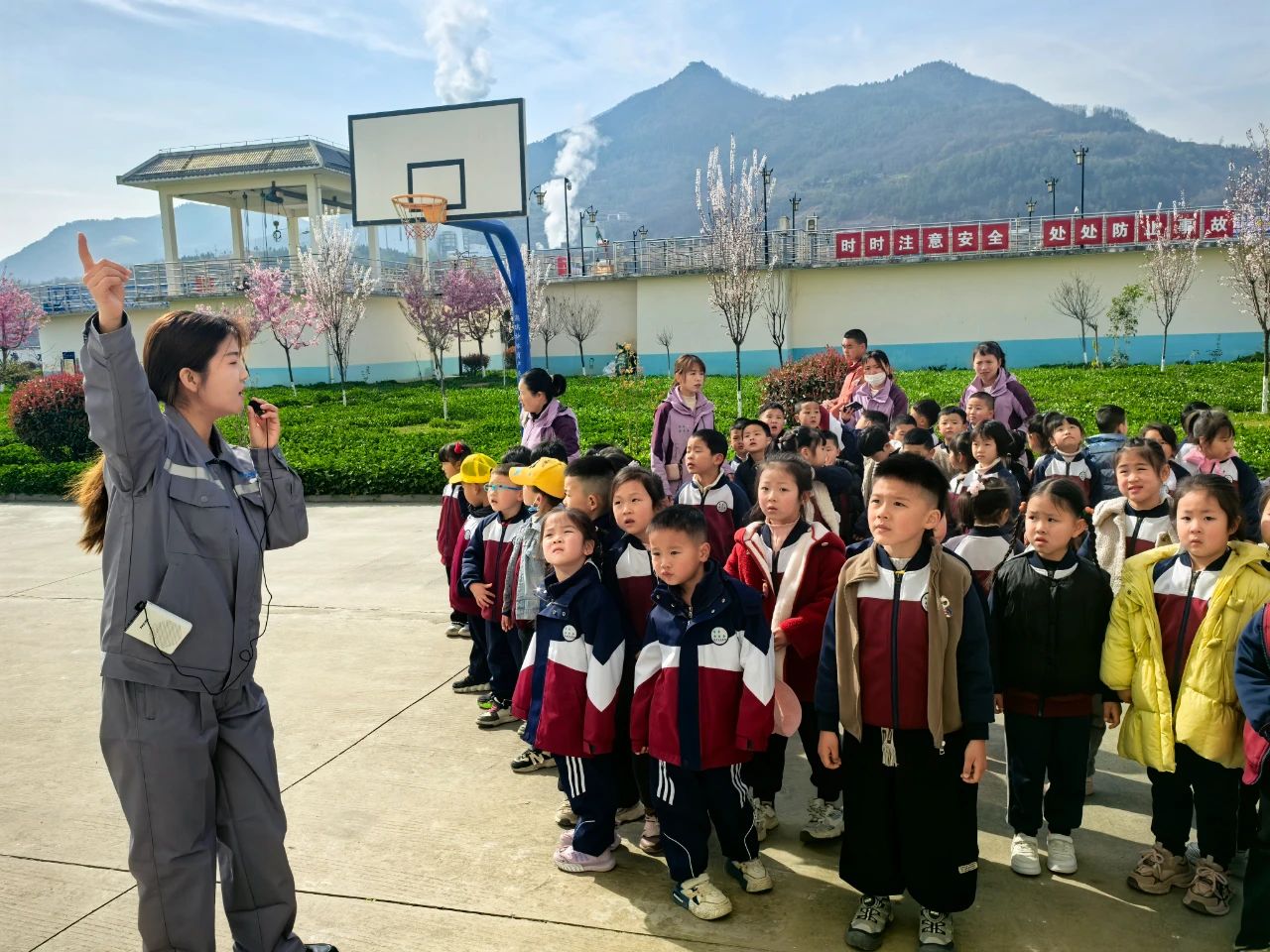 水环境公司五里镇污水处置厂迎来幼儿园师生参观进建 水环境公司五里镇污水处置厂迎来幼儿园师生参观进建