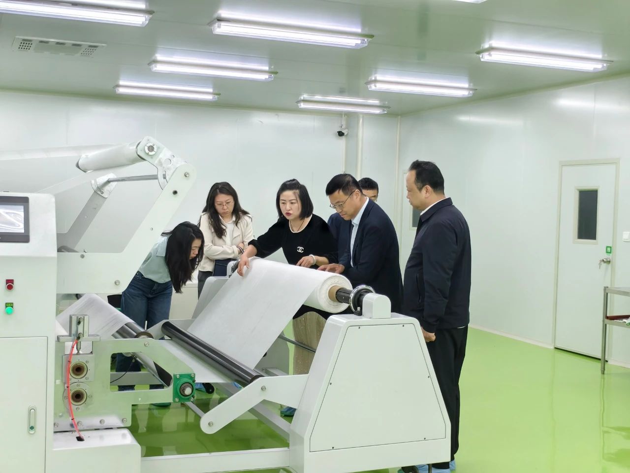 宋世杰赴钻研院高压静电纳米纤维纺丝技术研发项目调研 宋世杰赴钻研院高压静电纳米纤维纺丝技术研发项目调研