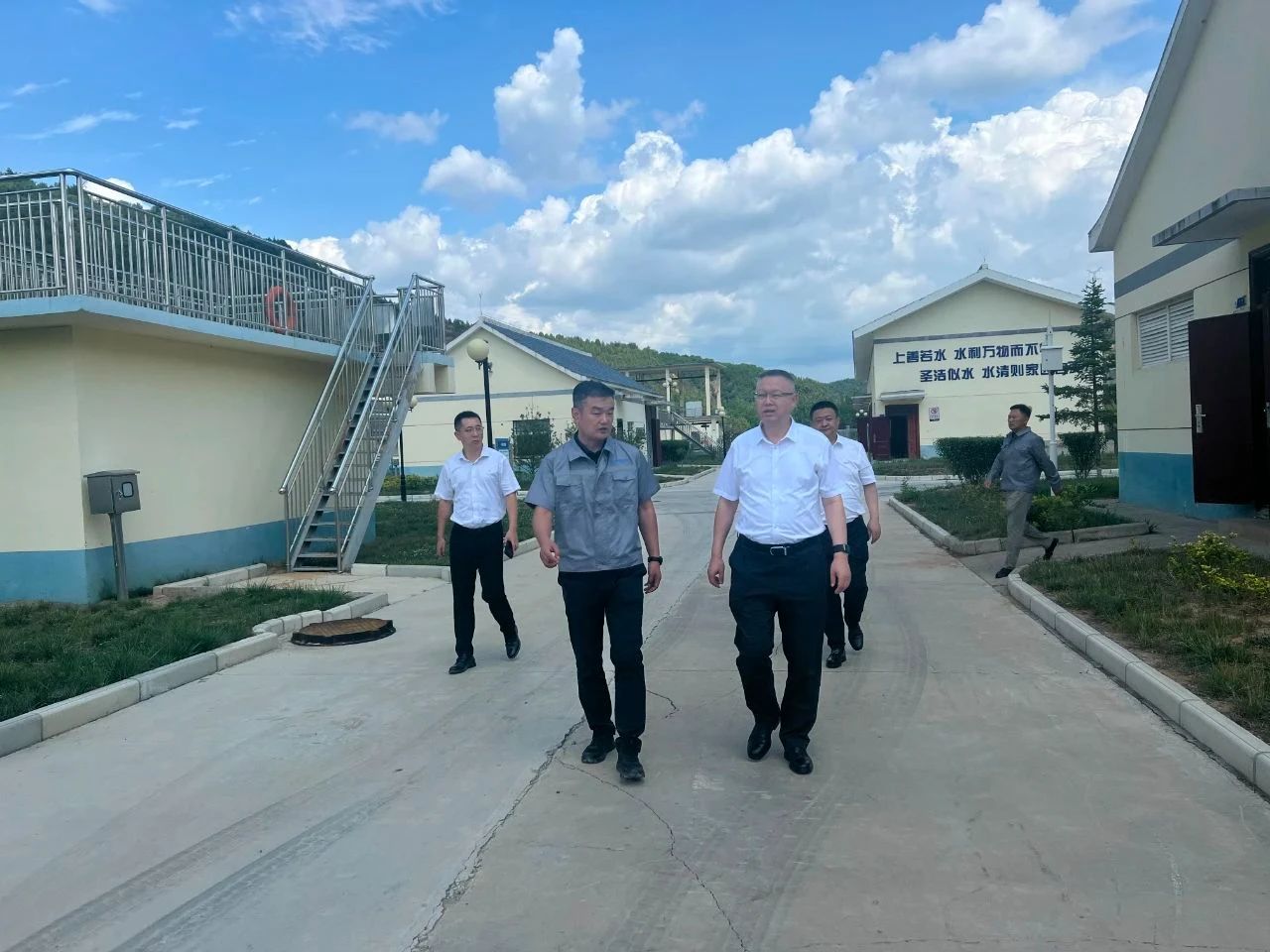 郝军亮到水环境公司黄陵县污水处置厂督导查抄安全沙巴工作 郝军亮到水环境公司黄陵县污水处置厂督导查抄安全沙巴工作