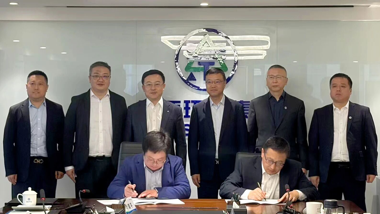 陕西沙巴集团与上海电气输配电集团座谈互换 陕西沙巴集团与上海电气输配电集团座谈互换