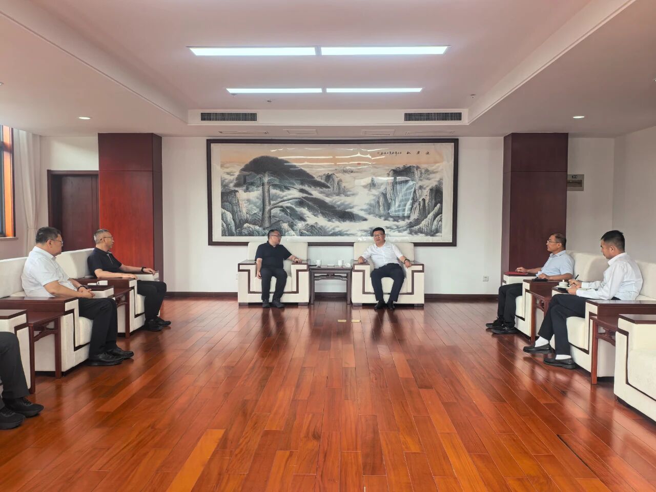 陕西沙巴集团与耽搁石油油田公司座谈互换 陕西沙巴集团与耽搁石油油田公司座谈互换